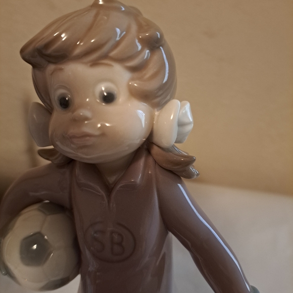 FINAL COST Lladro Lilly Football  Soccer player 5134 retired excellent - Picture 3 of 6